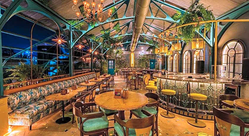 Goldfinch Hotel Mumbai