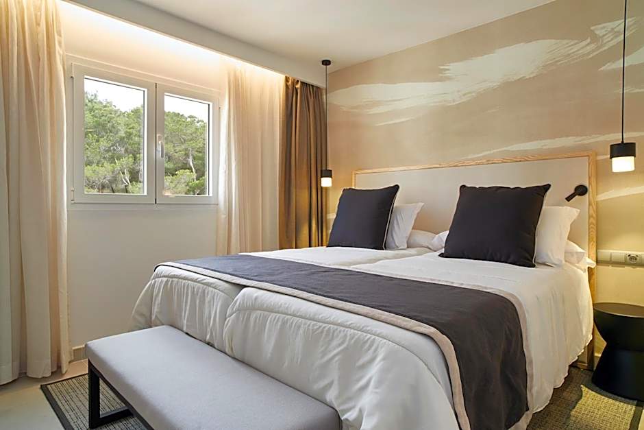 Invisa Hotel Club Cala Blanca