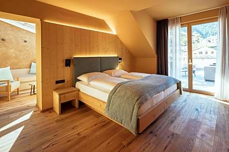 Deluxe Suite with Spa Bath