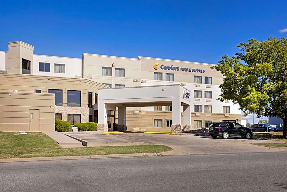 Comfort Inn & Suites Wichita Northeast