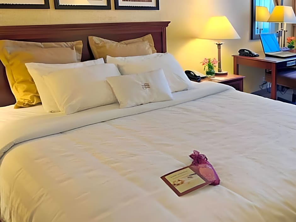 Crowne Plaza Denver International Airport