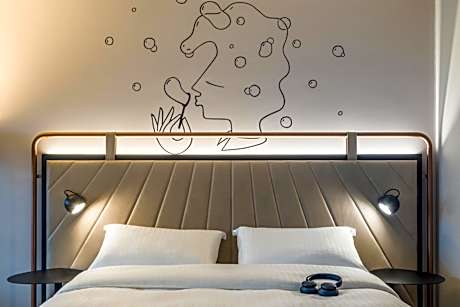 Superior room with 1 Sweet Bed by ibis Styles (160x200)