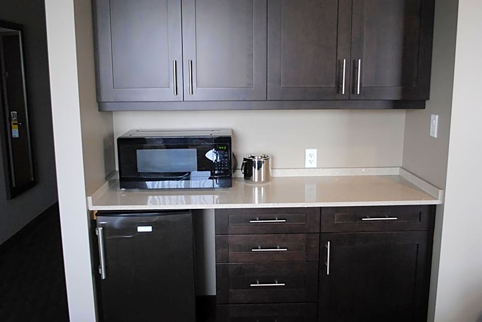 Days Inn & Suites by Wyndham Lindsay