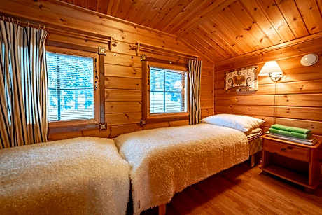 Three-Bedroom Cottage with Sauna