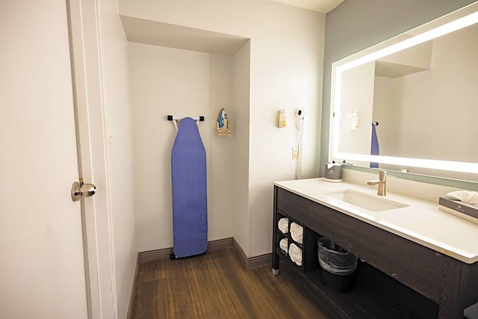 La Quinta Inn & Suites by Wyndham Tampa-Near Busch Gardens