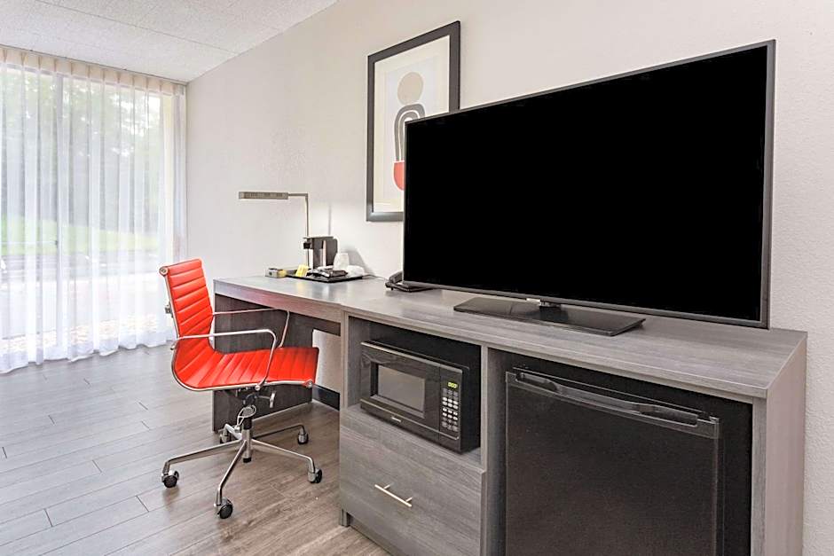 Ramada by Wyndham Windsor Locks