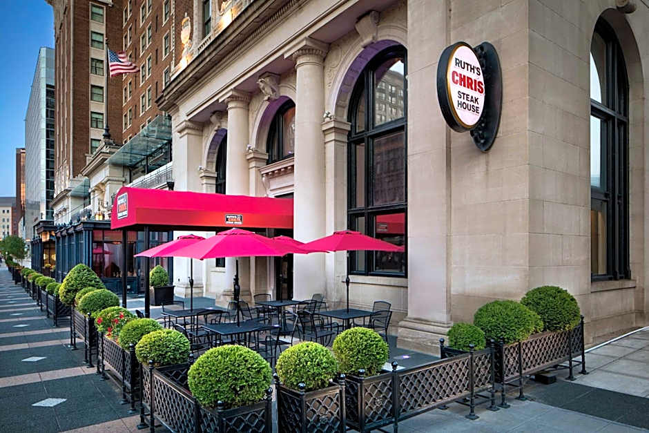 Amway Grand Plaza Hotel, Curio Collection by Hilton