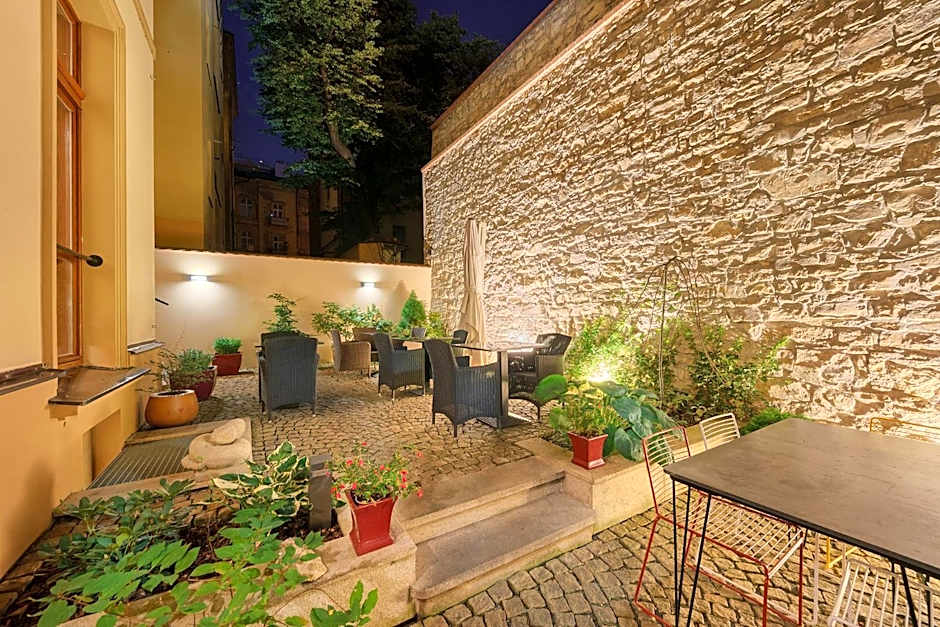 Hunger Wall Residence