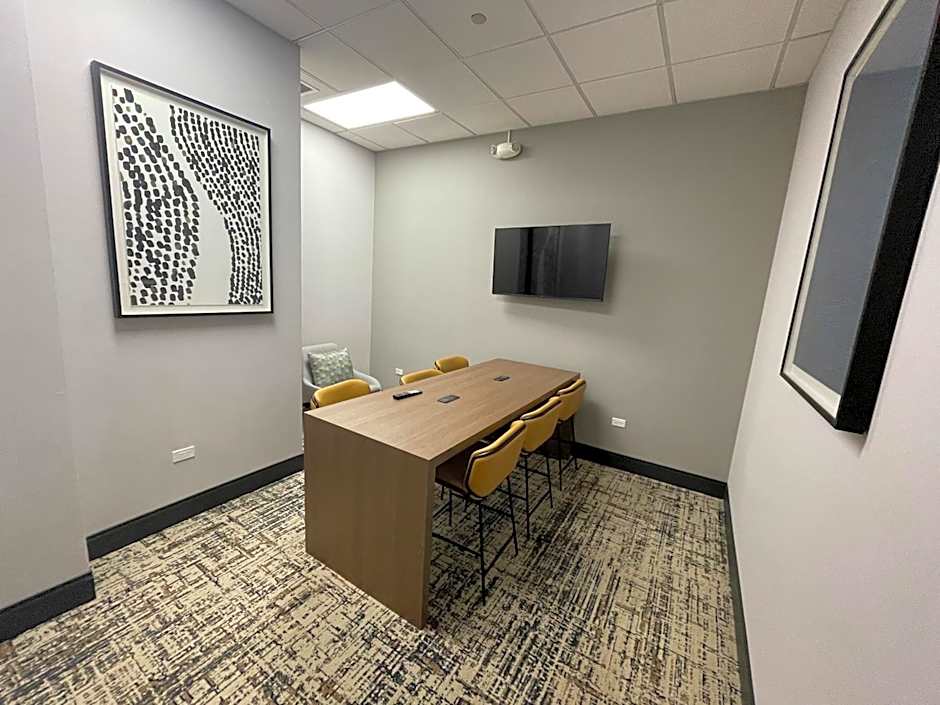 Holiday Inn Hotel & Suites Chicago Northwest - Elgin By IHG