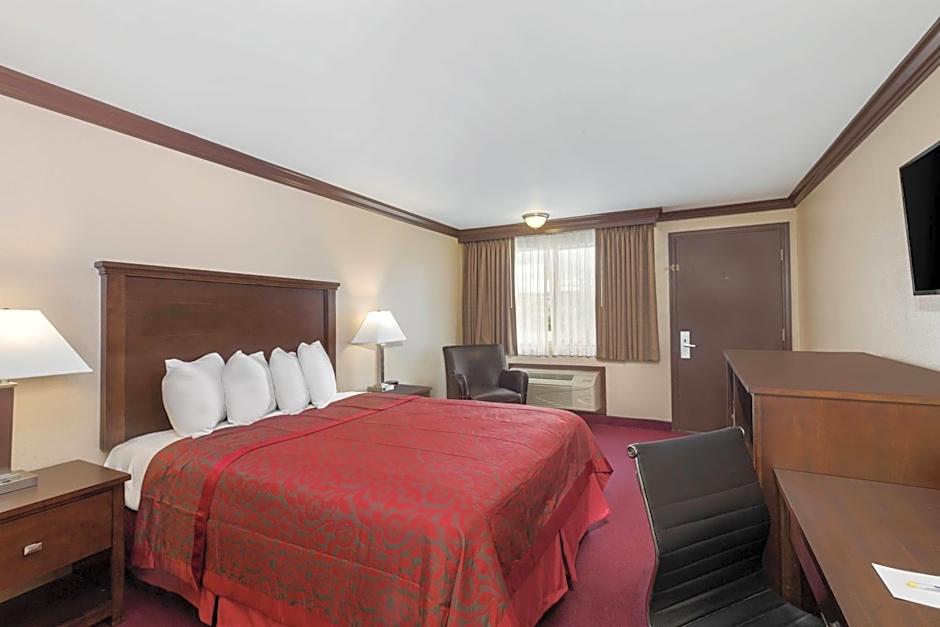 Days Inn by Wyndham Auburn