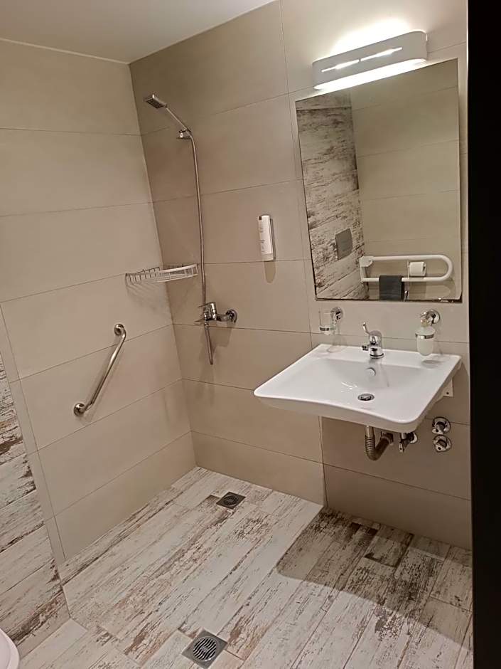 Elizabeth Queen Luxury Rooms