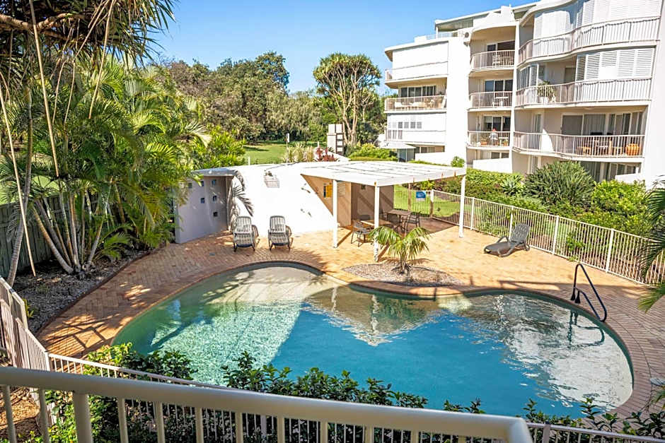 Surfside Buddina Beachfront 3bed Apt - Direct Beach Access