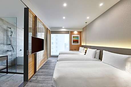 Triple Room with City View