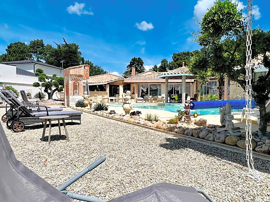 Le Mas des Mathes, Chambres d'hôtes, Studios