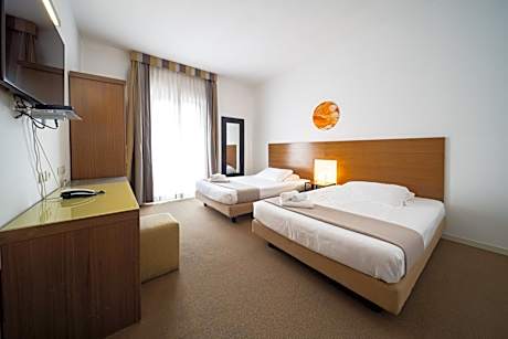 Deluxe Quadruple Room