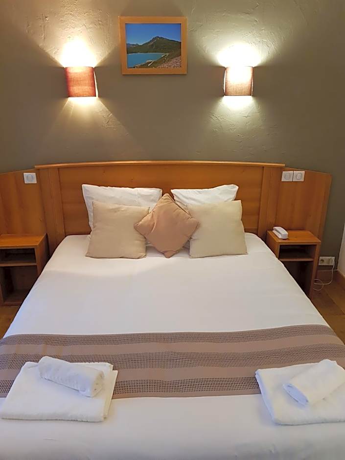 Savoy Hotel & Restaurant