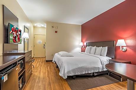 Premium King Room Smoke Free (Upgraded Bedding and Snack Box)
