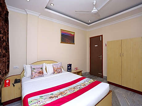 Vaccinated Staff- OYO 9924 Lisa Guest House