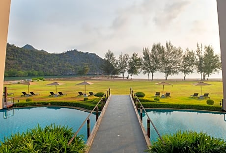 La Isla Pranburi Beach Resort
