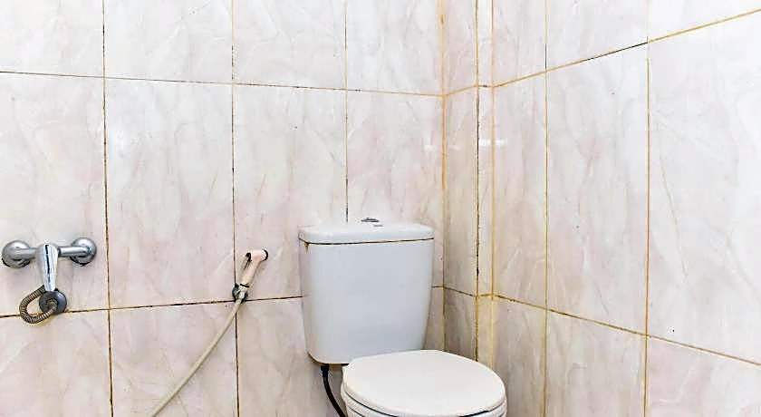 Reddoorz Plus near Makassar Town Square