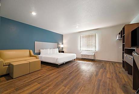 Standard King Room - Non-Smoking