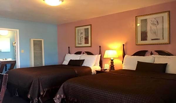 Holland Inn and Suites