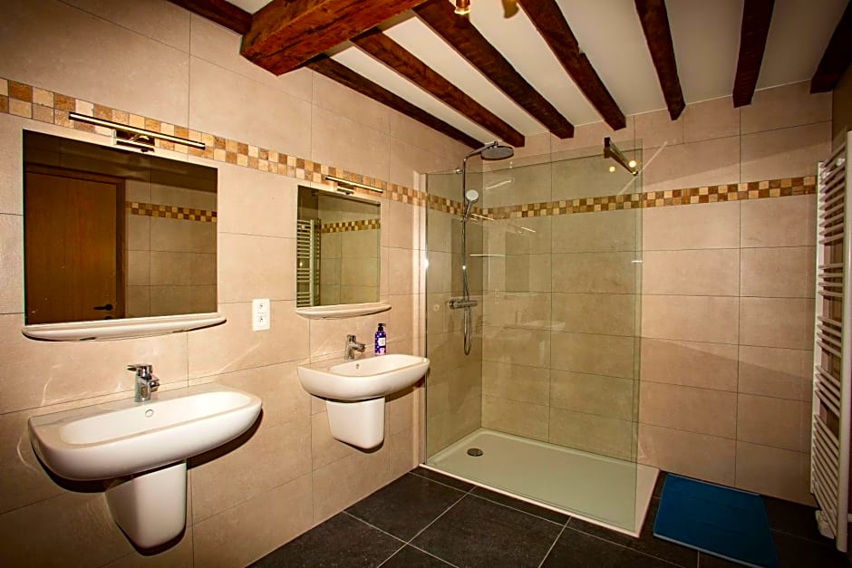 B&B HOTEL IN FERME DE LEUZE nabij Durbuy, eigen laadpalen