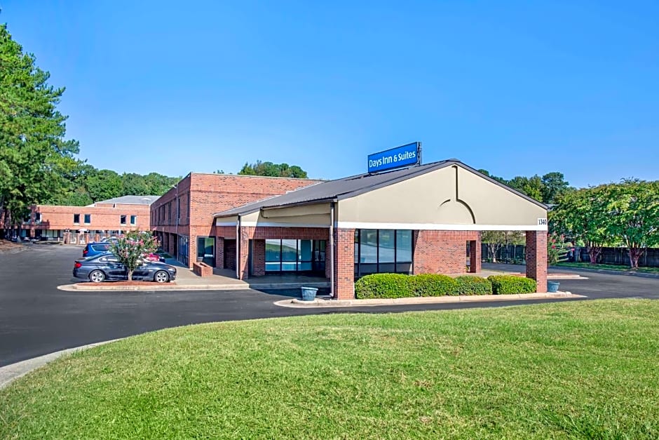 Days Inn & Suites by Wyndham Rocky Mount Golden East