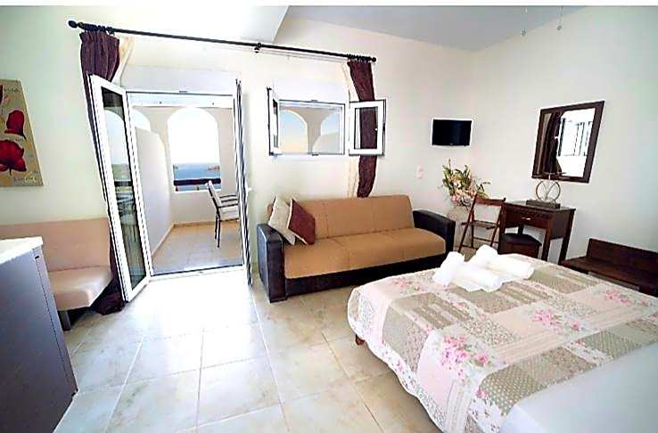 GoldenHill Studios&apartments