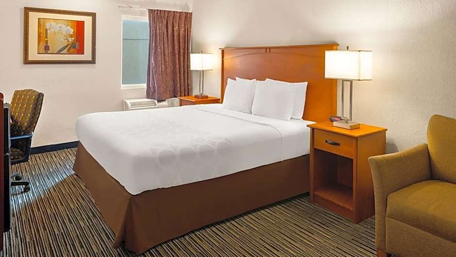 Magnuson Hotel Detroit Airport