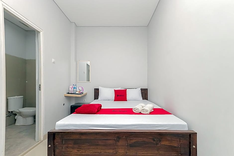 RedDoorz @ Gedangan Sidoarjo