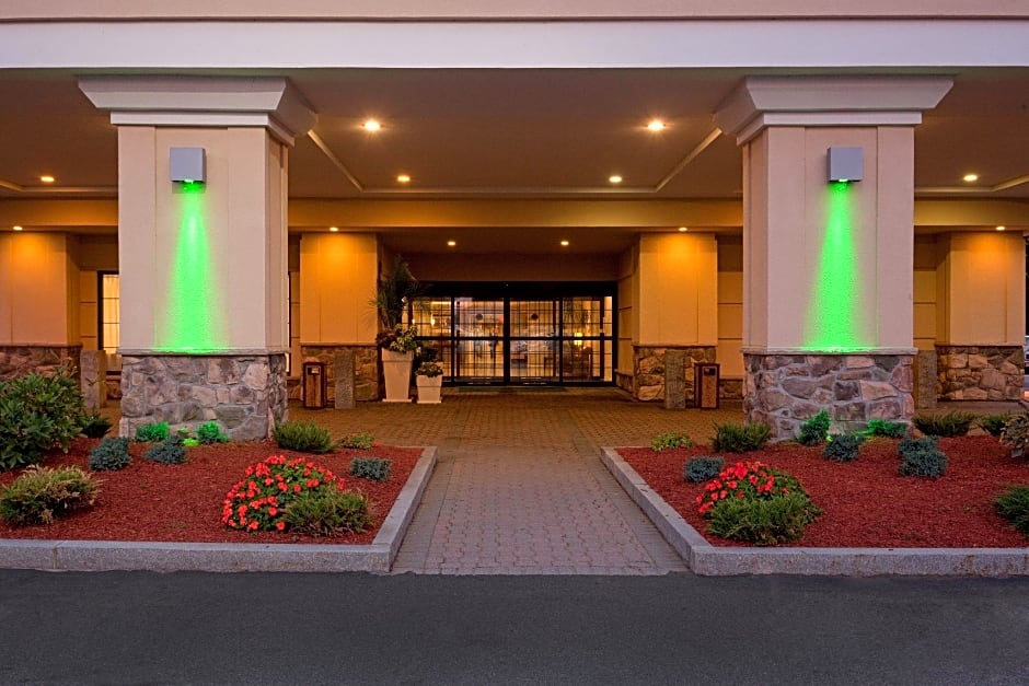 Holiday Inn & Suites Boston-Peabody, an IHG Hotel