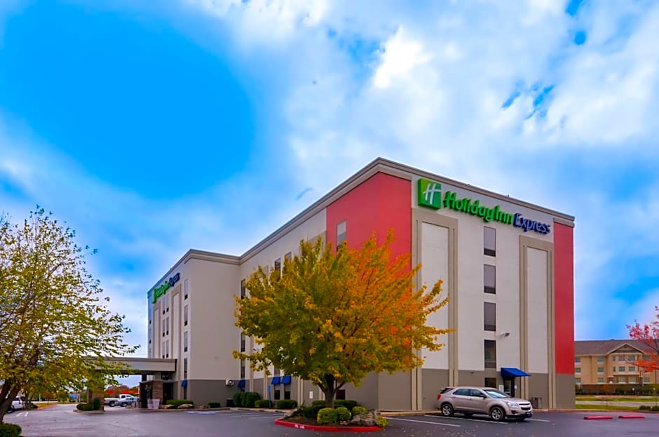 Holiday Inn Express & Suites Fayetteville University of Arkansas Area By IHG