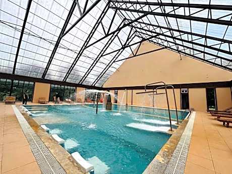 Mineral Cuc Phuong Retreat (Tropical villa)