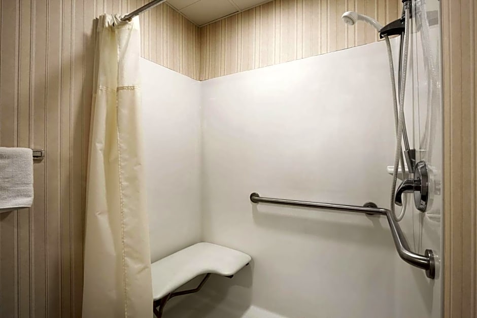 Days Inn & Suites by Wyndham Cherry Hill - Philadelphia