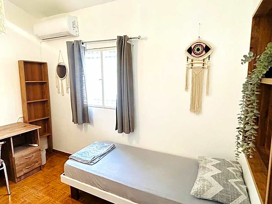Al Yakhour Hostel