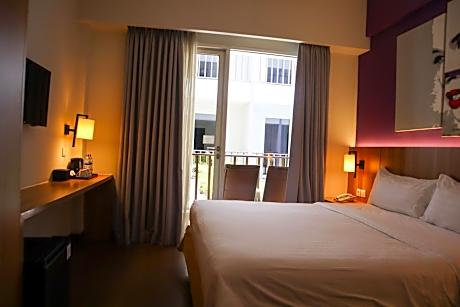 Deluxe Queen Room