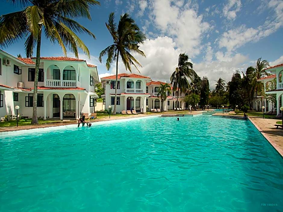 Bahari Dhow Beach Villas