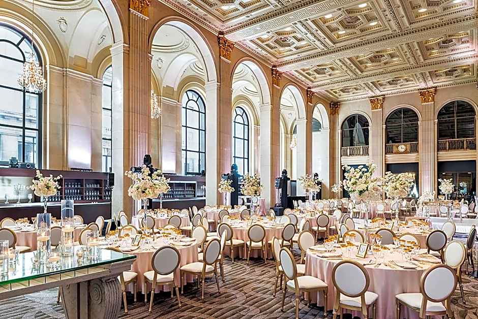 One King West Hotel And Residence