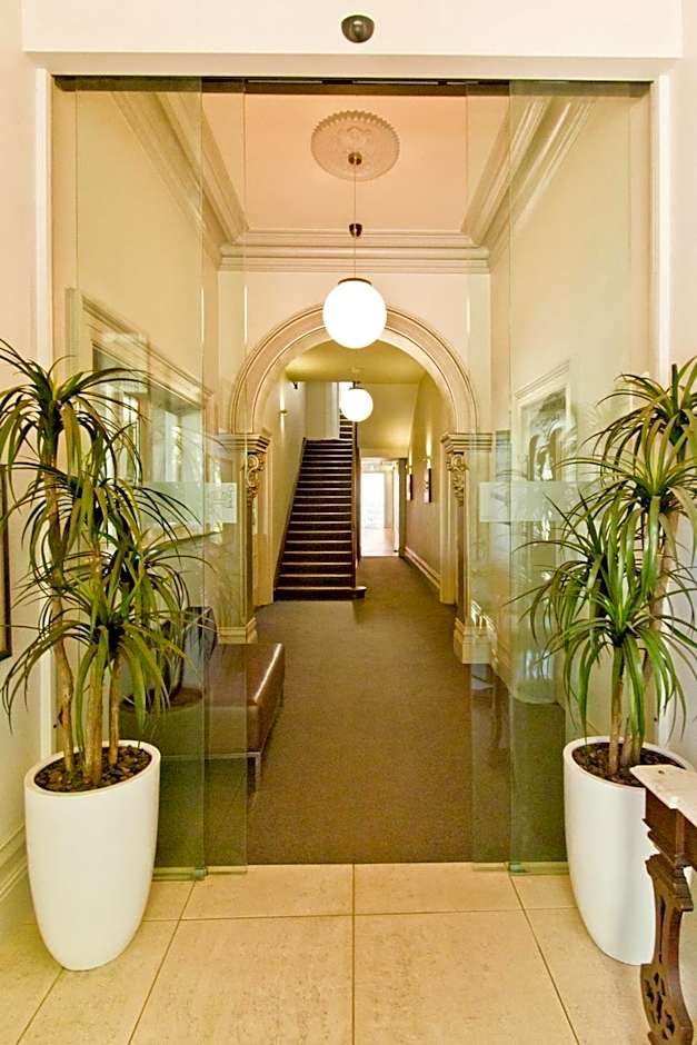 Deloraine Hotel