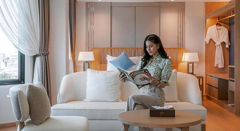 Grand Riverside Hotel