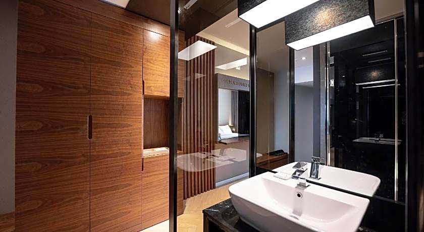 Golden Business Hotel