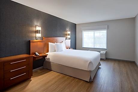Queen Room with Sofa Bed and Accessible Tub - Disability Access