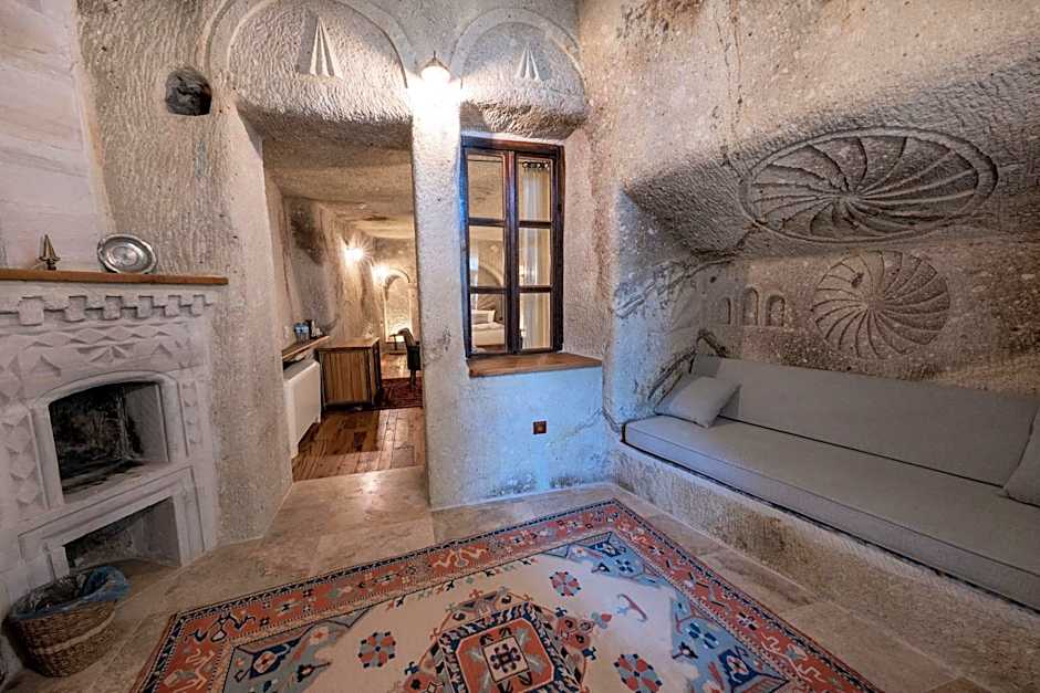 Sarnich Cave Suites