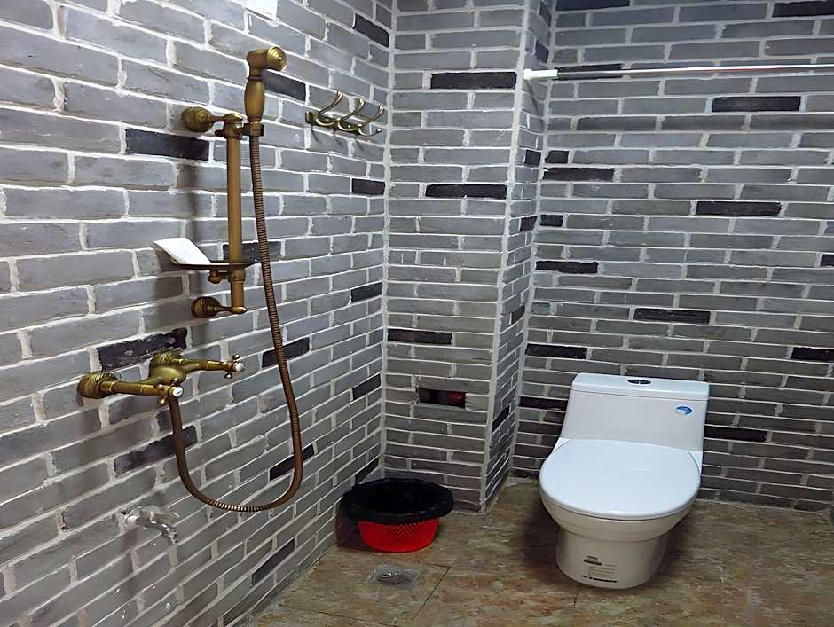 Yellow Cloth Reflection Inn