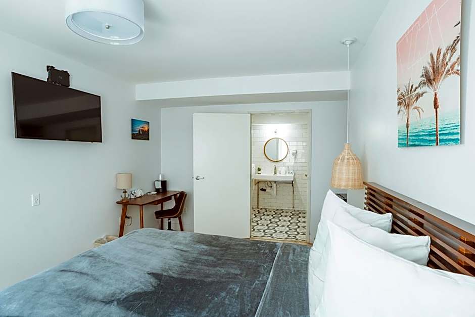 Photo 1 of 13 of 1 Queen Bed, Accessible