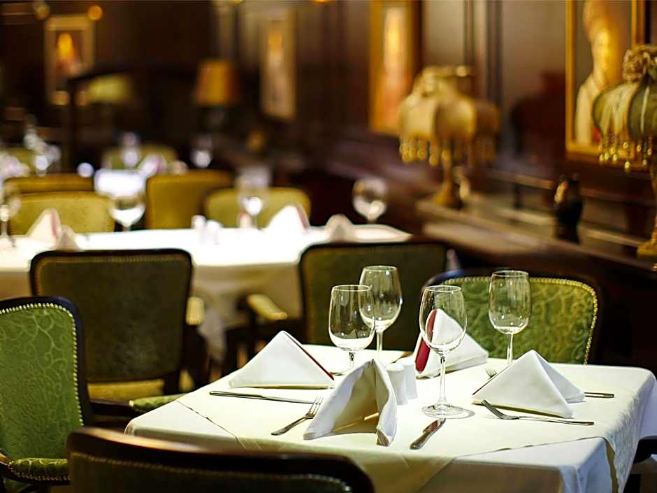 Queen's Astoria Design Hotel