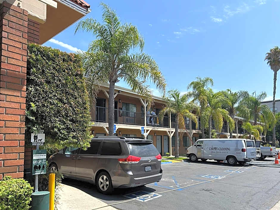 Studio 6 Suites Santa Ana, CA