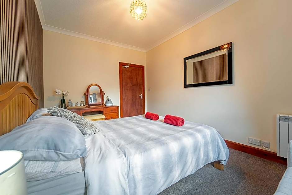 Prime location rooms in high street