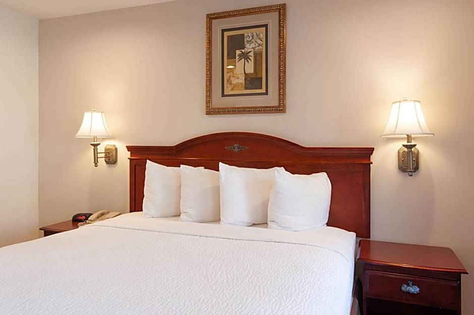 Studio City Court Yard Hotel